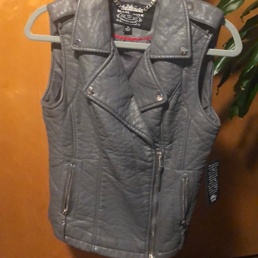 Blanc Noir Vest